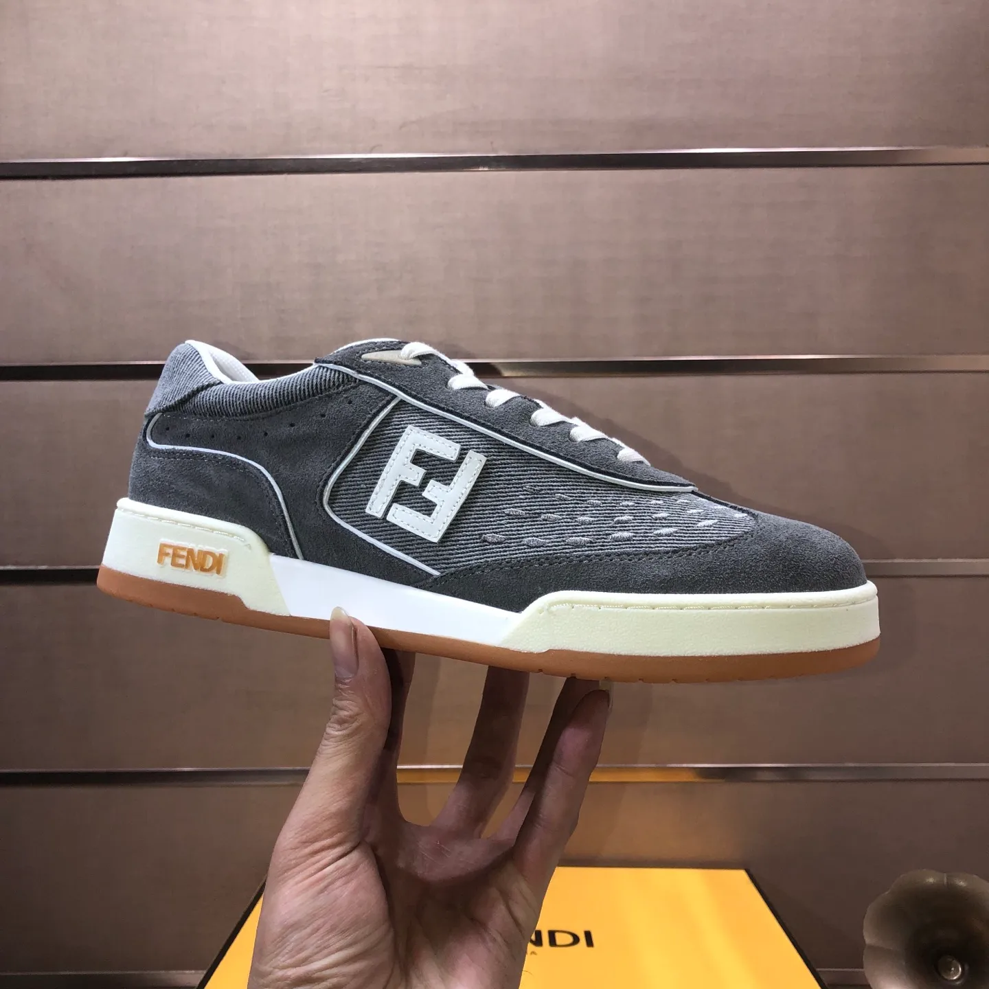 Men's men's shoes 💰600💰 Fendi 2023 latest couple model 🔥 Many 💑 stars have the same style FD match Original one-to-one replica Designer Kim Jones's first sneaker fendi match and Donkey brand Trainer basketball sneakers Material: Original silk leather Lining: Breathable mesh Packaging: Original 1:1 matching high-end packaging Size: Female 35-40 Male 38-44 (45 46. Custom-made (no return or exchange)